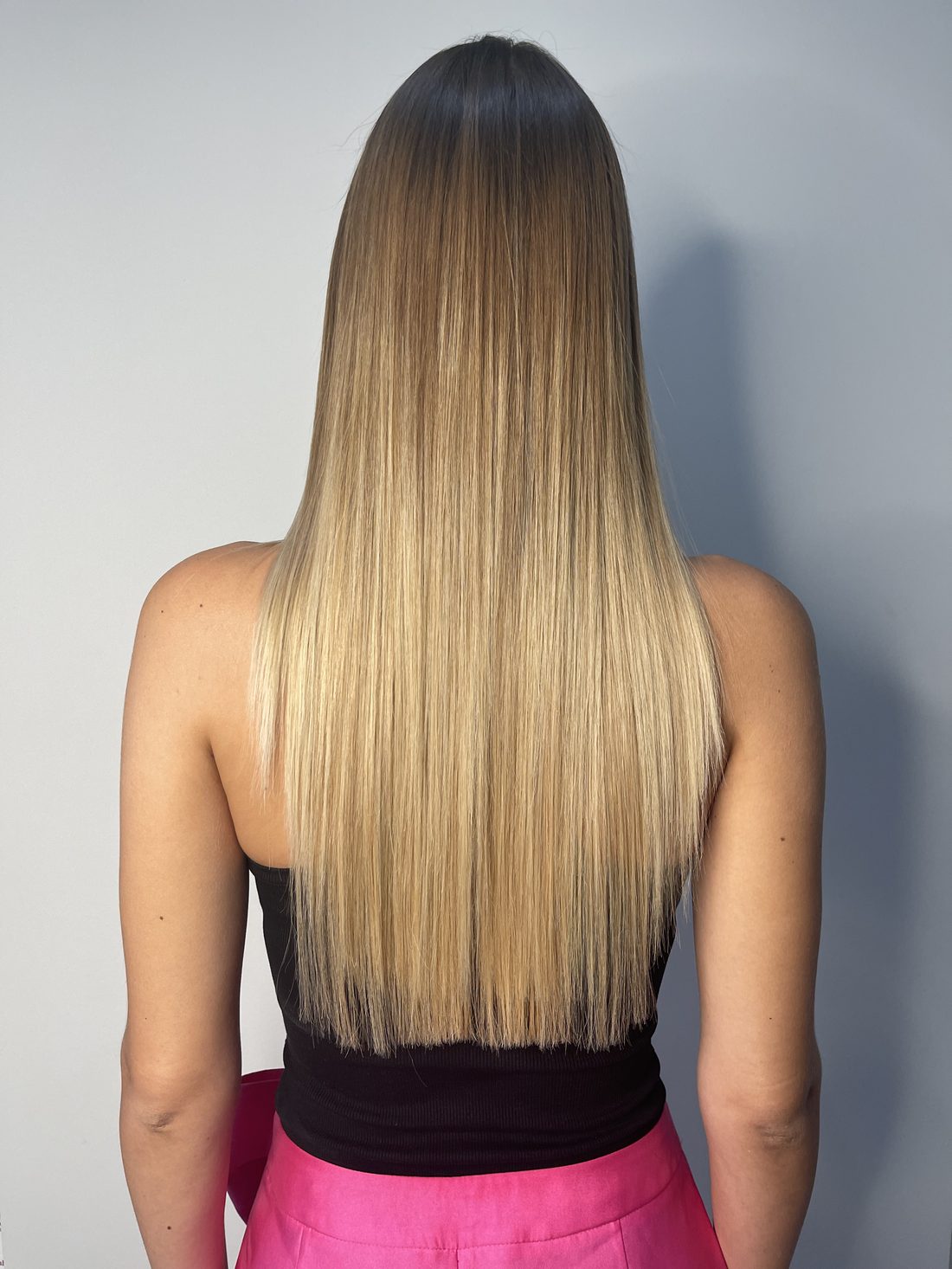 Extension bionde lisce con effetto ombré a ultrasuoni a freddo — Bergamo, CT Hair Extension
