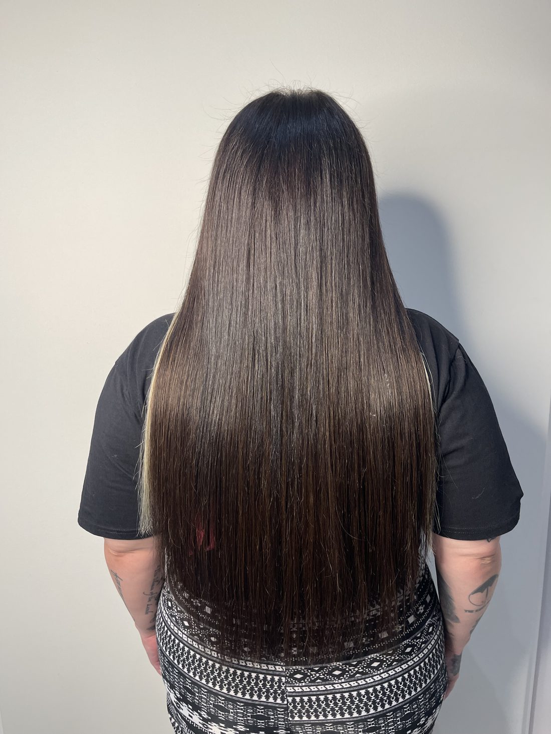 Extension lisce su capelli castano scuro lunghi a ultrasuoni a freddo — Bergamo, CT Hair Extension