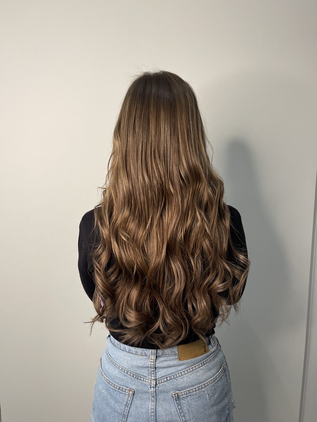 Extension mosse su capelli castano dorato a ultrasuoni a freddo — Bergamo, CT Hair Extension