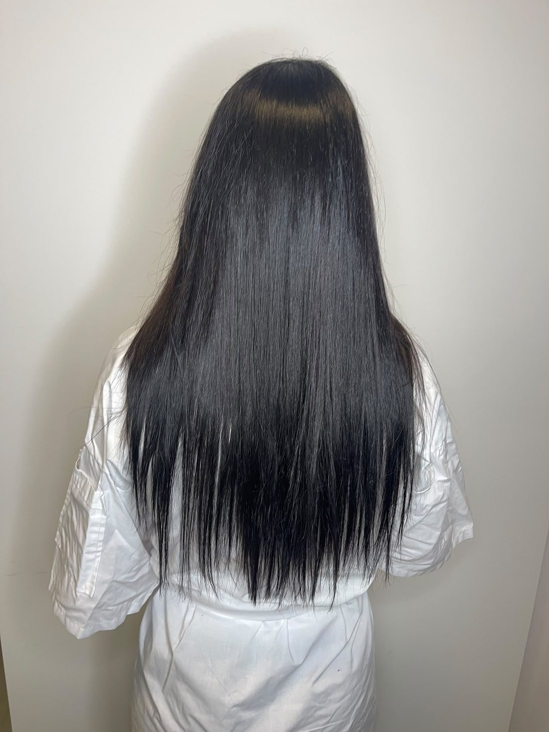 Extension lisce su capelli neri corvino a ultrasuoni a freddo — Bergamo, CT Hair Extension