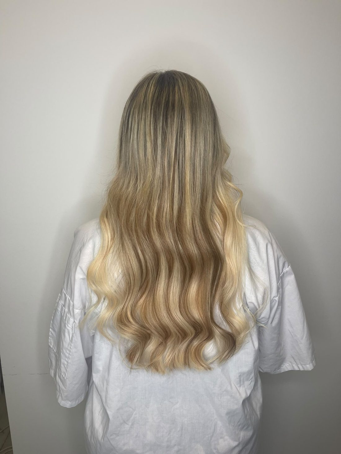 Extension lisce su capelli biondo dorato a ultrasuoni a freddo — Bergamo, CT Hair Extension